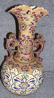 Une grande paire de magnifiques vases décoratifs en céramique vintage, décorés à la main, 15 cm de hauteur.