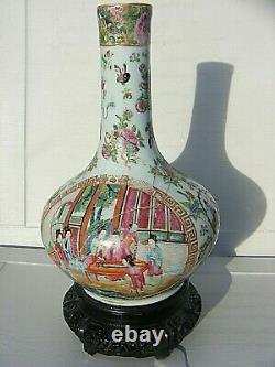 Vase De Bouteille De La Famille Chinoise Antique Avec Base En Bois Sculpté Grande