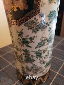 Vase De Porcelaine Chinoise Antique Multicolore Et Multi Fleurs Décorée