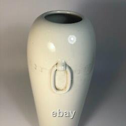 Vase De Porcelaine Chinoise De Grande Antiquité Avec Design Incisé