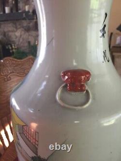Vase En Porcelaine Chinoise, Vieux De Plus De 100 Ans