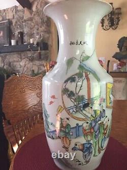 Vase En Porcelaine Chinoise, Vieux De Plus De 100 Ans