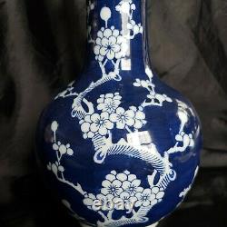 Vase Peint En Bleu Qing Chinois Antique Et Blanc Prunus Signé 11