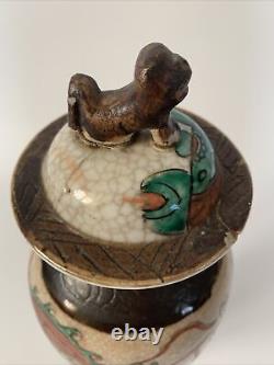 Vase chinois ancien du XIXe siècle tardif avec couvercle et glaçure craquelée de grande taille de 13,5 pouces.