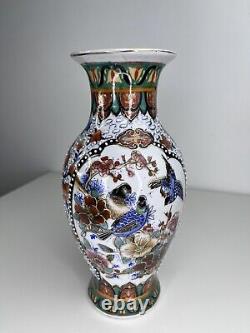 Vase en porcelaine chinoise antique texturée avec des fleurs et de grands oiseaux, de collection et rare, de 25 cm