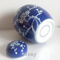 Vases De Jarre Gingembre Kangxi Chinois De Grande Taille Bleu Et Blanc Prunus