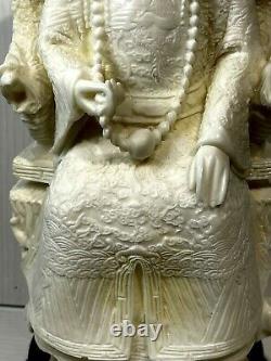Vintage Chinese Grand Intricately Sculpté Résine Statue D'impératrice Sur Chêne Plinth