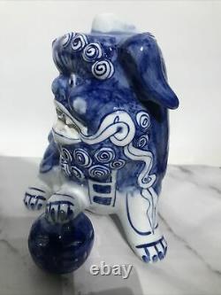 Vintage Chinois Grande Paire Bleu Et Blanc Porcelaine Foo Dog Statues 8.5 Tall