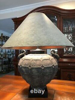 Vintage Grande Lampe De Table En Métal De Patina Archéiste Chinois Avec Poignées, 20 T