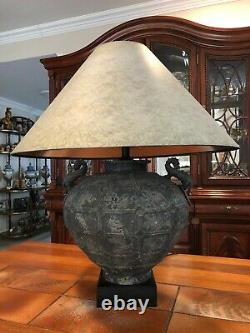 Vintage Grande Lampe De Table En Métal De Patina Archéiste Chinois Avec Poignées, 20 T