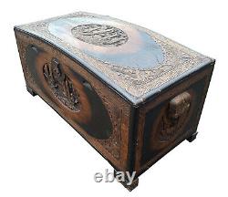 X Large Fantastic Antique Vintage Oriental Chinese Camphor Wood Chest Trunk, Boîte